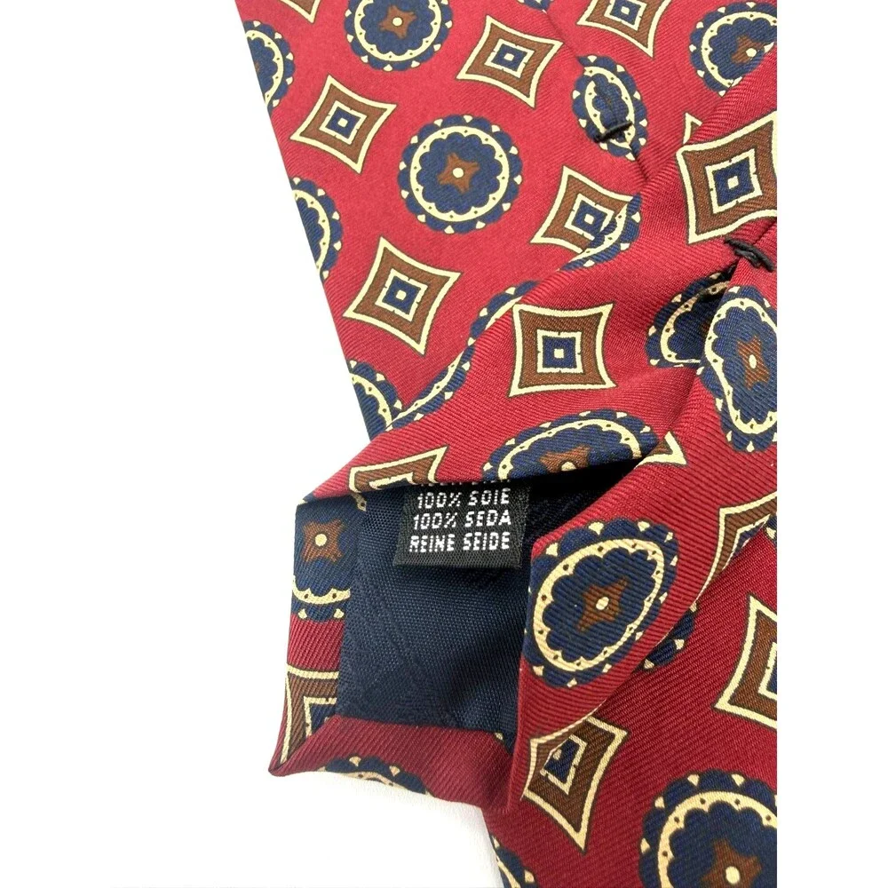 Roundtree & Yorke Men's 100% Silk Tie Handmade in Italy Red Geometric Medallion